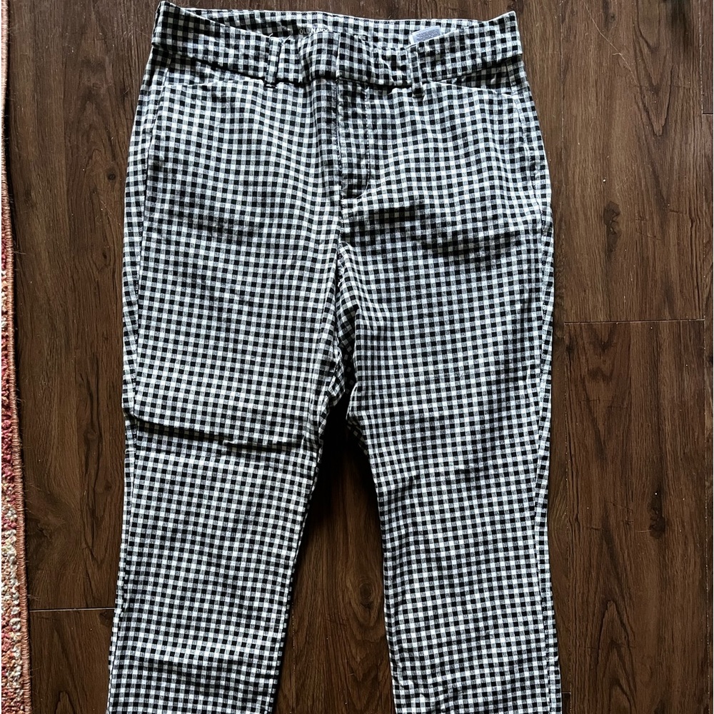 old navy pixie pants. black and white checkers